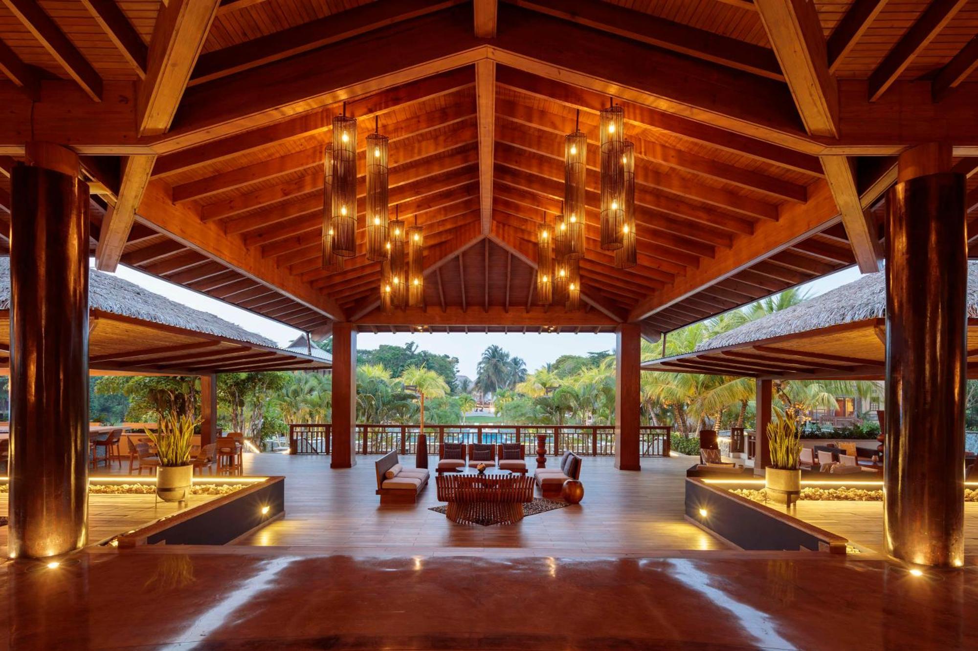 Indura Beach & Golf Resort Curio Collection By Hilton Tela Exterior photo