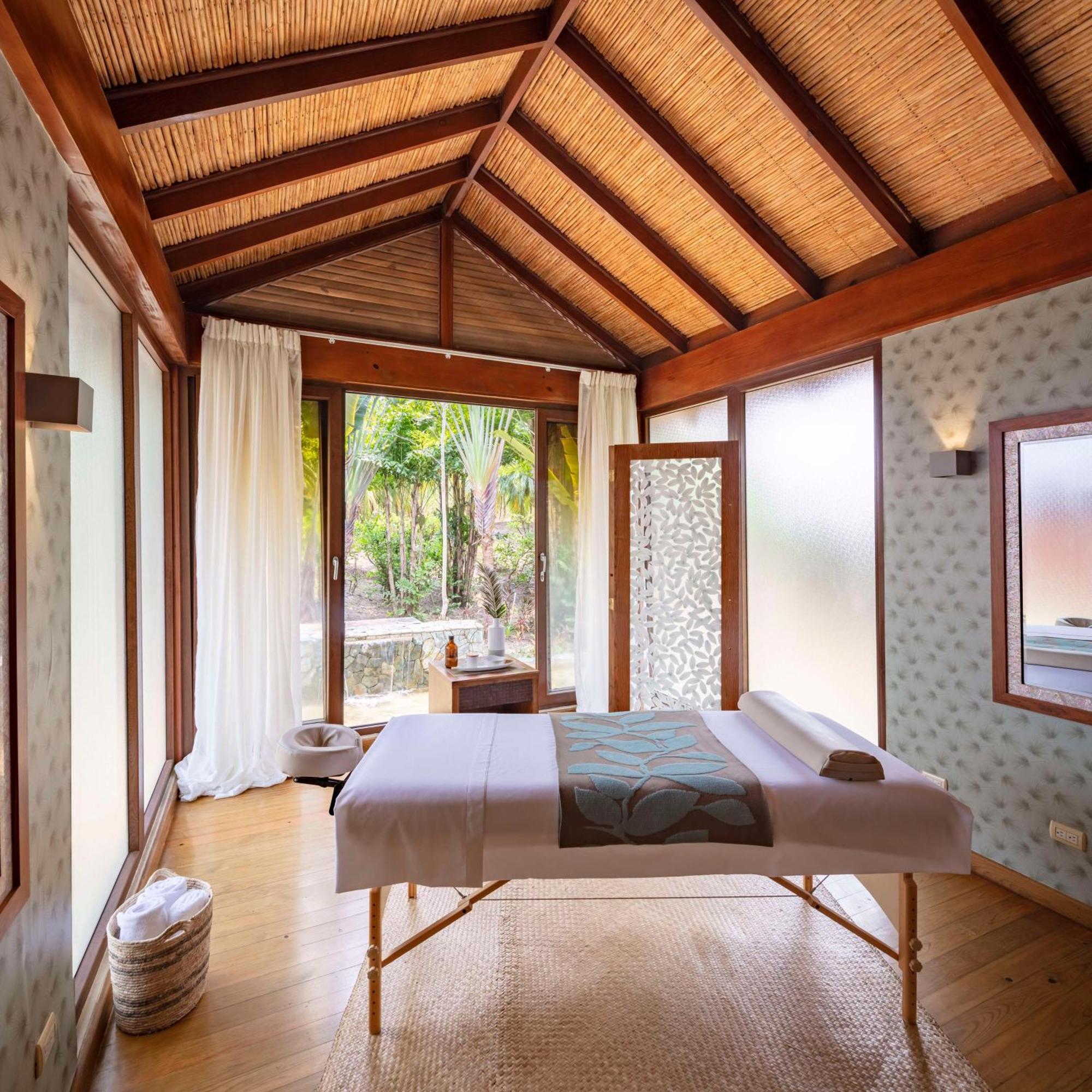 Indura Beach & Golf Resort Curio Collection By Hilton Tela Exterior photo